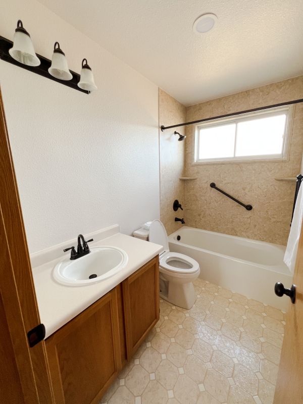 Top Bathroom Remodeling Companies in Hinckley, OH